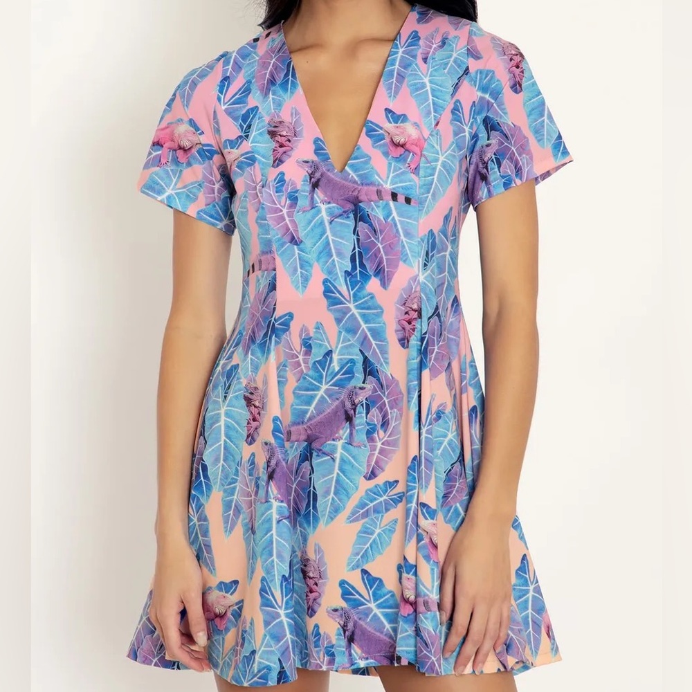Blackmilk “IGUANA BE WITH YOU EVIL V DRESS” Size Small S NWT NEW